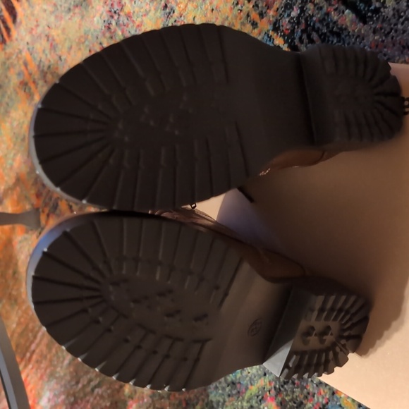 New Ankle high 🥾 Boot sz. 8.5 Brown lace up front/side zipper - Picture 4 of 4